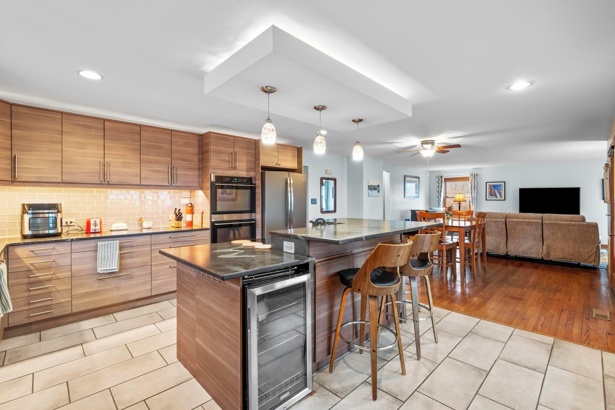 Micro-ondes, four, plaque de cuisson, lave-vaisselle