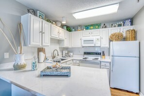 Fridge, microwave, oven, stovetop - Sea-Esta - Short Walk to Beach, Breezy Balcony, Resort Pool & Snowbirds Welcome (Pensacola)