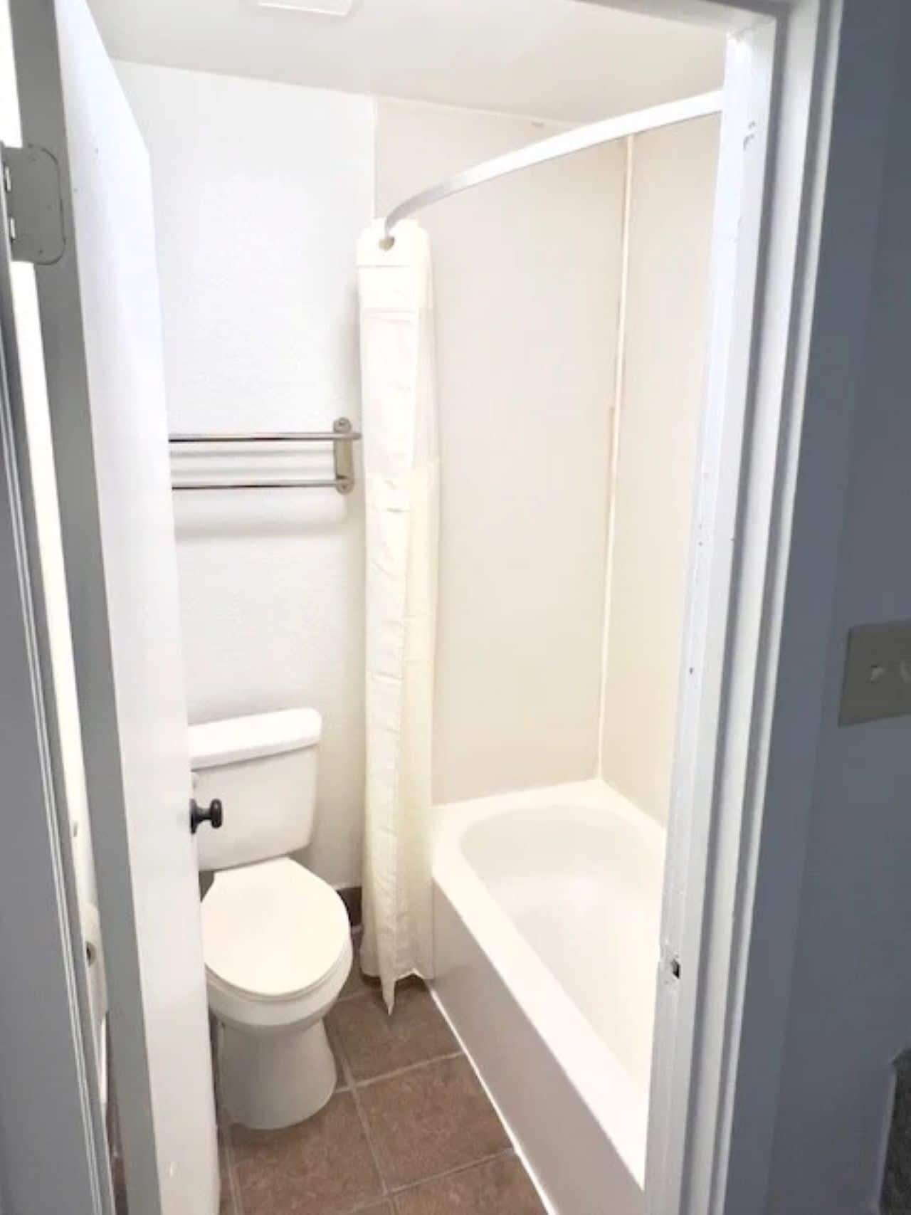 經典單人房 | 浴室 | 毛巾、衛生紙