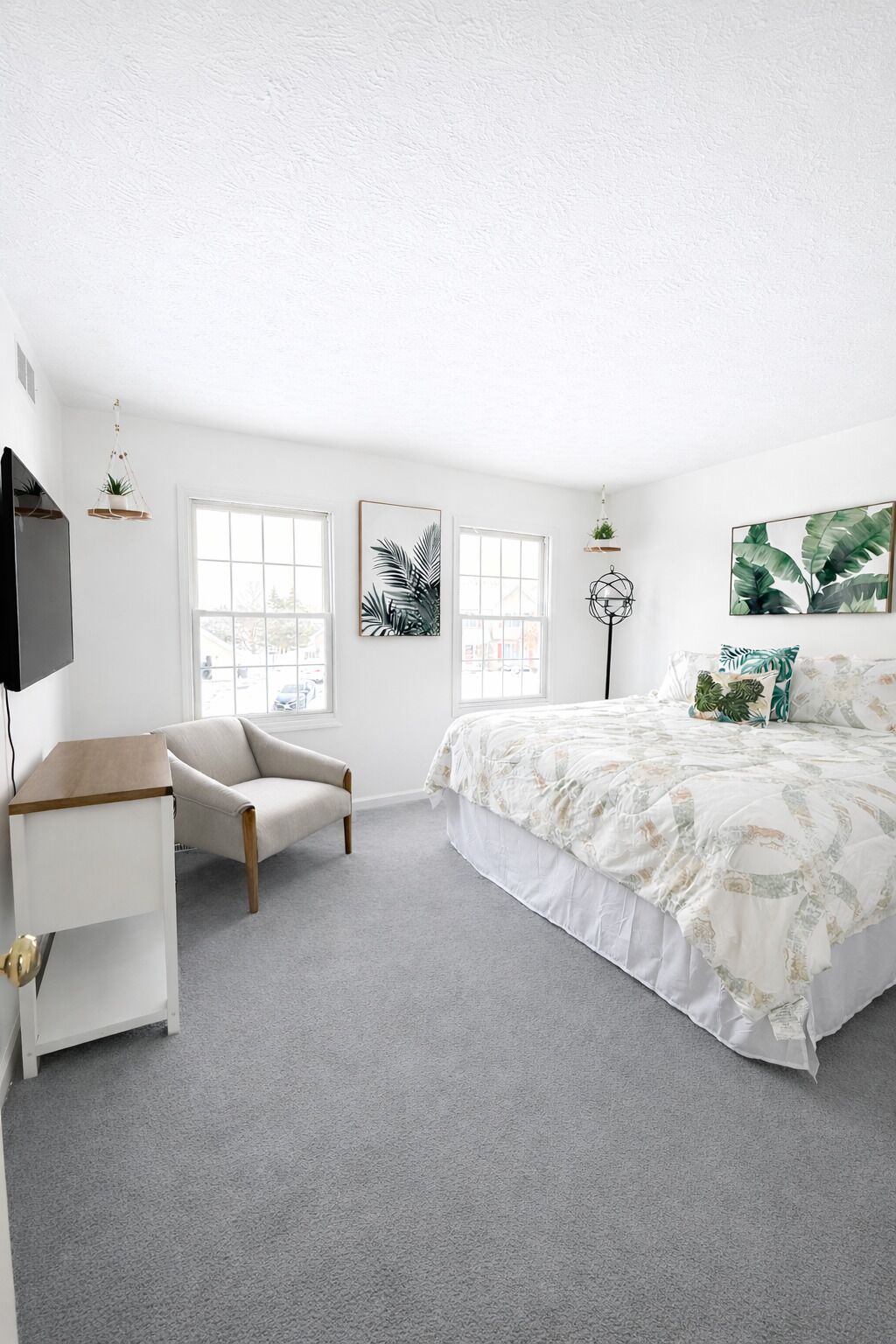 Tabla de planchar con plancha, wifi y ropa de cama 