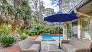 Pool - Spacious 4BR home in Sea Pines, Hilton Head Island, sleeps 10 comfortably. (Hilton Head Island)
