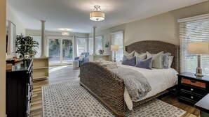 4 bedrooms, iron/ironing board, free WiFi, bed sheets - Spacious 4BR home in Sea Pines, Hilton Head Island, sleeps 10 comfortably. (Hilton Head Island)