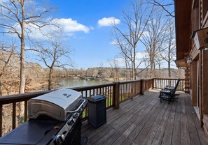 Property grounds - Lakeside Lodge| Pet-Friendly| Lake Lodge with Hot Tub (Sherrills Ford)
