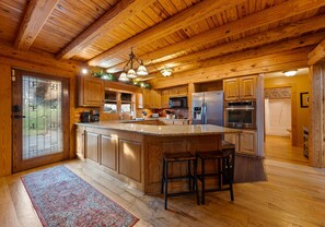 Fridge, microwave, oven, stovetop - Lakeside Lodge| Pet-Friendly| Lake Lodge with Hot Tub (Sherrills Ford)