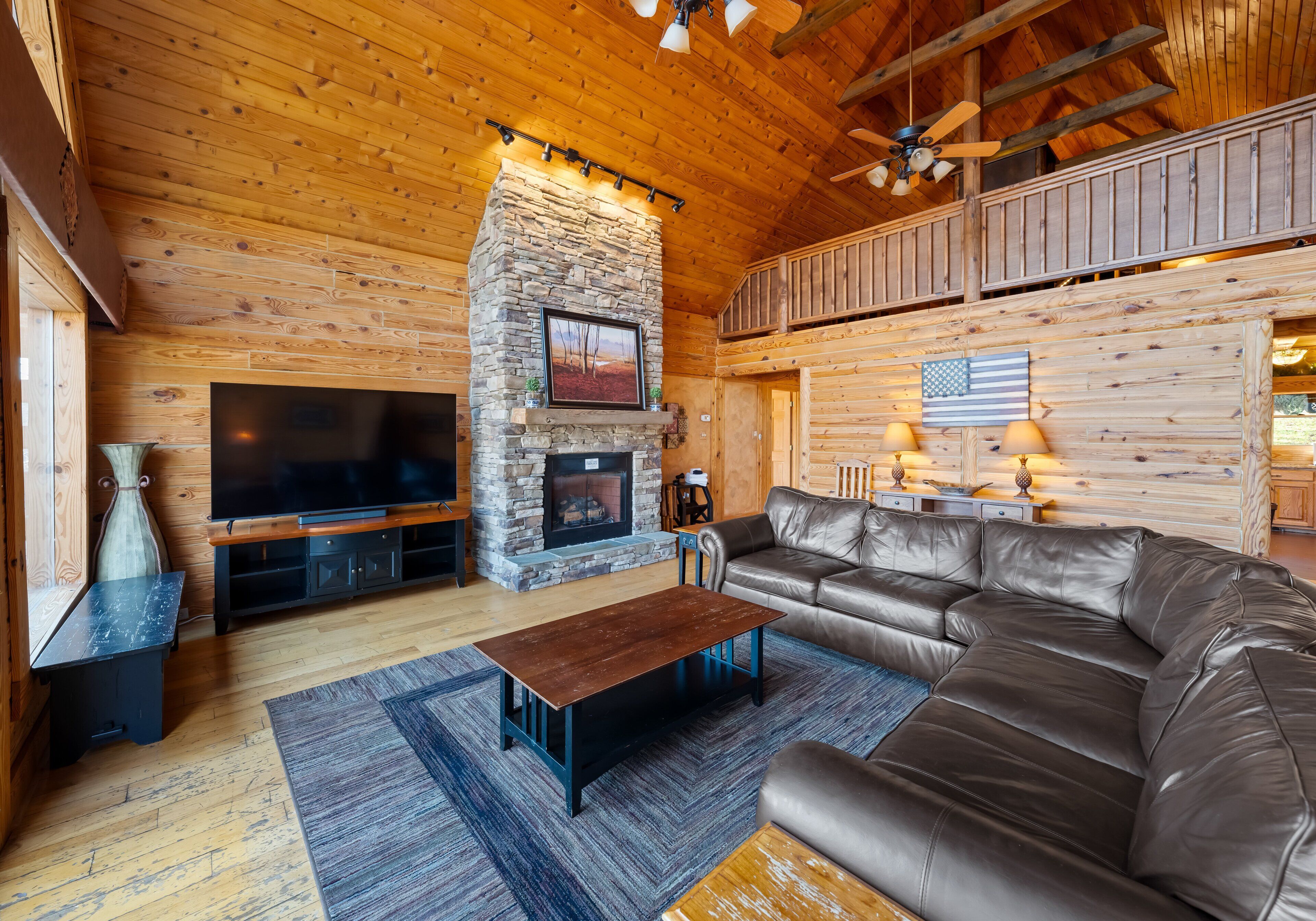 Lakeside Lodge| Pet-friendly| Lake Lodge With Hot Tub - Denver, NC