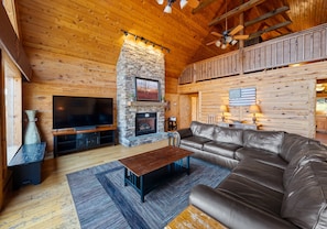 Smart TV, fireplace, video games, ping pong - Lakeside Lodge| Pet-Friendly| Lake Lodge with Hot Tub (Sherrills Ford)