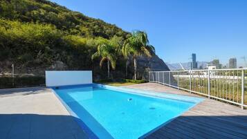 Alberca al aire libre por temporada