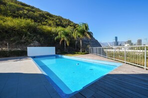 Piscina externa sazonal