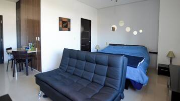 Cortinas blackout, tabla de planchar con plancha y wifi gratis