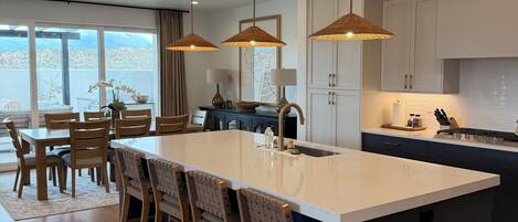 Micro-ondes, four, plaque de cuisson, lave-vaisselle