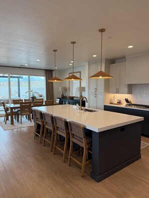 Microwave, oven, stovetop, dishwasher - Sol Haven Washington, Utah (Washington)