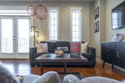 Corner King - King Size Beds, Close to Vandy & Broadway,