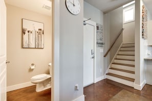 Interior - Corner King - King Size Beds, Close to Vandy & Broadway, (Nashville)