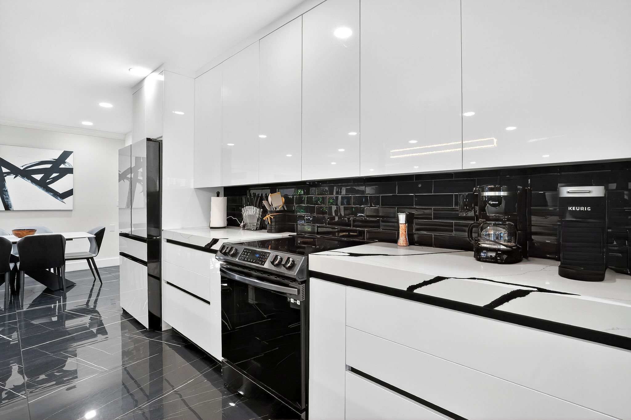 Casa (4 Bedrooms) | Cozinha privada | Micro-ondas, fogão, cooktop, lava-louças