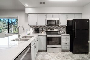 公寓 (2 Bedrooms) | 私人厨房 | 微波炉、烤箱、炉灶、洗碗机