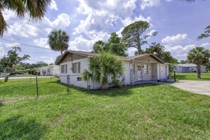 House (2 Bedrooms) | Interior - Coquina Cabana With Fenced Yard and Adorable Decor (Daytona Beach)