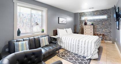 Cute & Cozy Renovated APT in the Heart of Phoenix