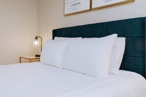 Apartemen (1 Bedroom) | 1 kamar tidur, ruang kerja ramah laptop, dan setrika/meja setrika
