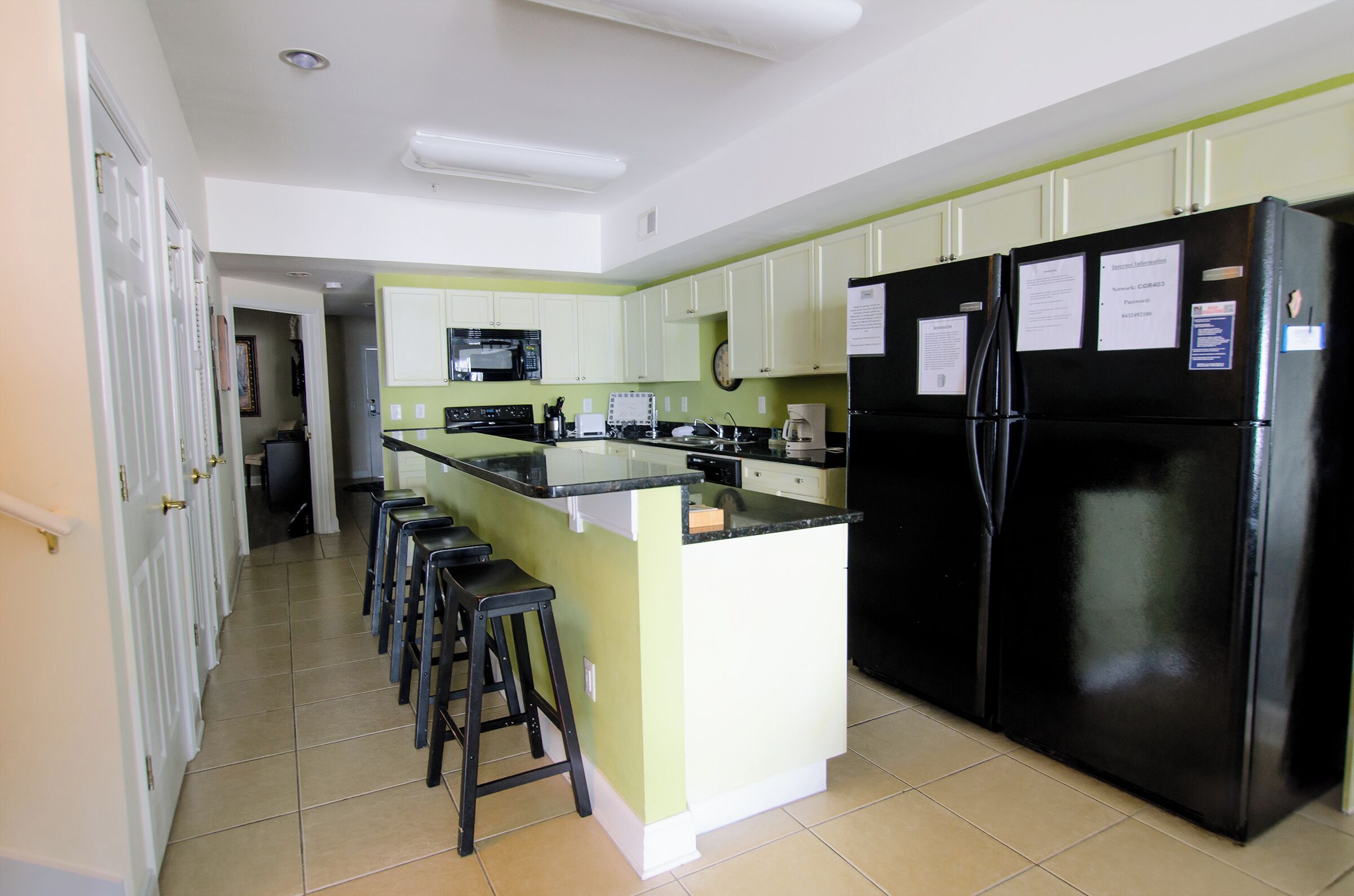 Apartment (5 Bedrooms) | Private kitchen | Coffee/tea maker, microwave, oven, stovetop