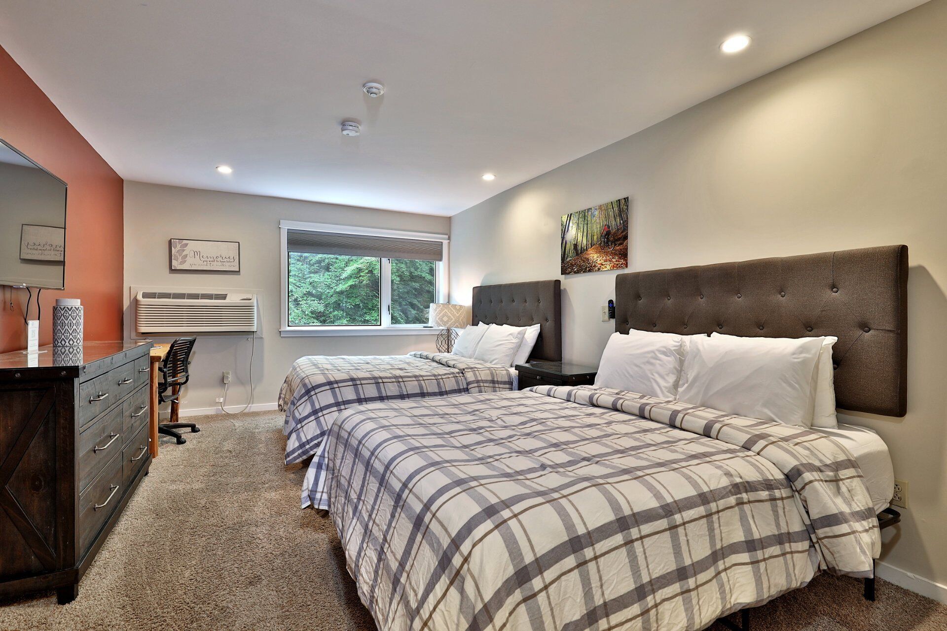 1 bedroom, bed sheets