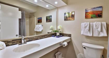Cozy Hotel Room Style Studio Condo With Pool
