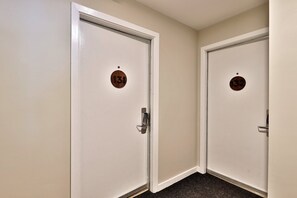 Interior - Cozy Hotel Room Style Studio Condo With Pool (Killington)