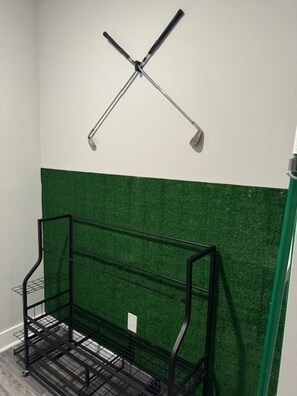 Interior - Crow Creek 1706 (Calabash)