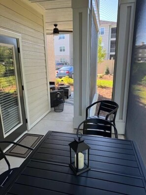 Interior - Crow Creek 1706 (Calabash)