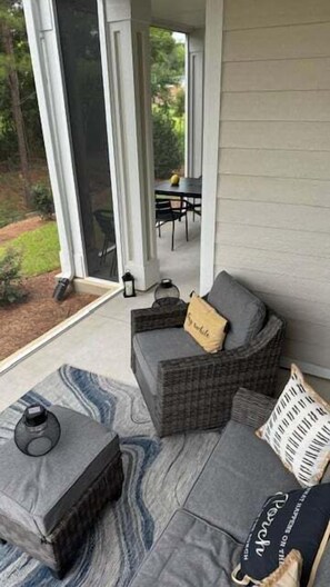 Interior - Crow Creek 1706 (Calabash)