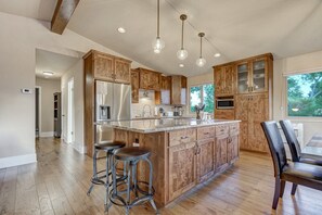 ハウス (4 Bedrooms) | 専用キッチン | 電子レンジ、オーブン、コンロ、食器洗い機