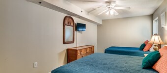 Crescent Shores N - 702