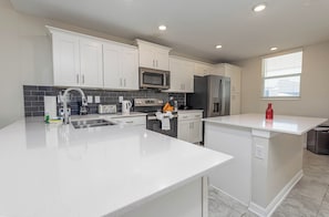 Interior - Comfortable 2BR Condo w/ Lake Views (Kissimmee)