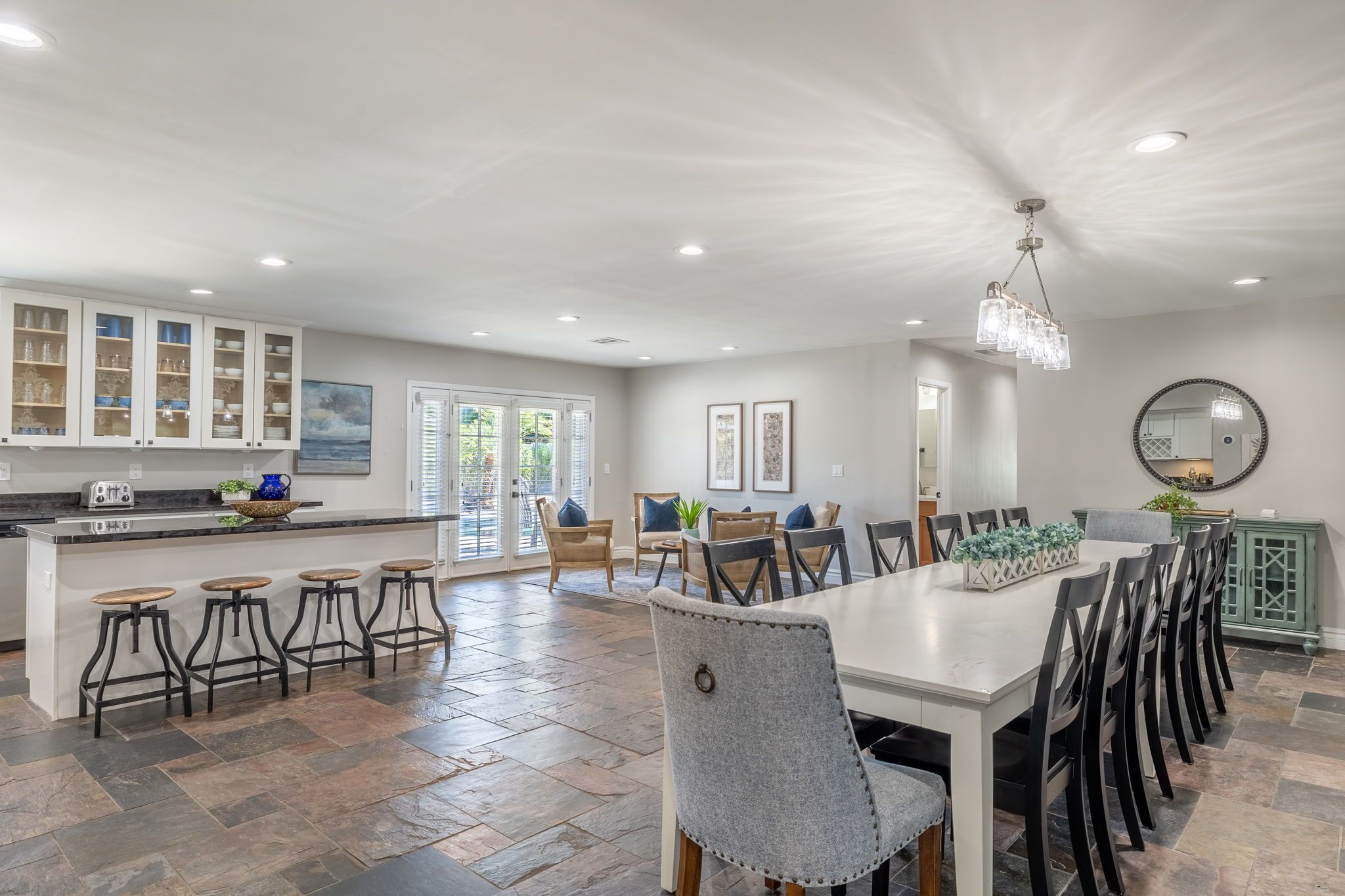House (5 Bedrooms) | Interior