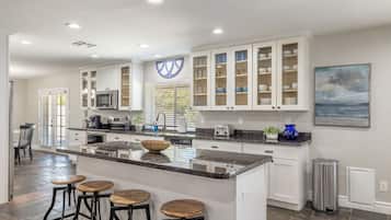 House (5 Bedrooms) | Private kitchen | Microwave, oven, stovetop, dishwasher