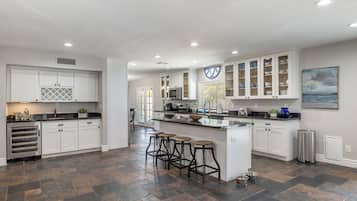 House (5 Bedrooms) | Front of property