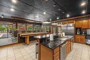 Interior - Cool Goose Landing Private Dock Large Deck Game Room 61 (Cadiz)