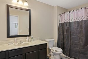 Interior - Cozy 3bd, 3BA Downtown Indy (Indianapolis)