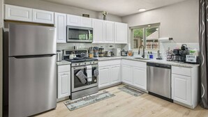 Interior - Cozy 3BR Home Family-friendly Near Attractions (San Antonio)