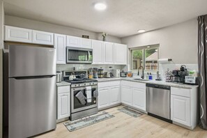 Interior - Cozy 3BR Home Family-friendly Near Attractions (San Antonio)