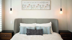 Unclassified image, 5 of 61, button - Cozy Retreat Near Downtown Perfect for Families (Long Beach)