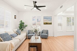 Interior - Cozy Retreat Near Downtown Perfect for Families (Long Beach)