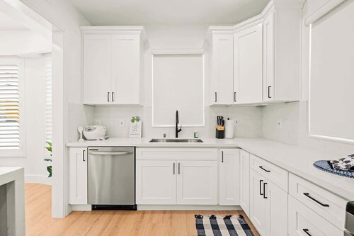 Cozy Retreat Near Downtown Perfect for Families