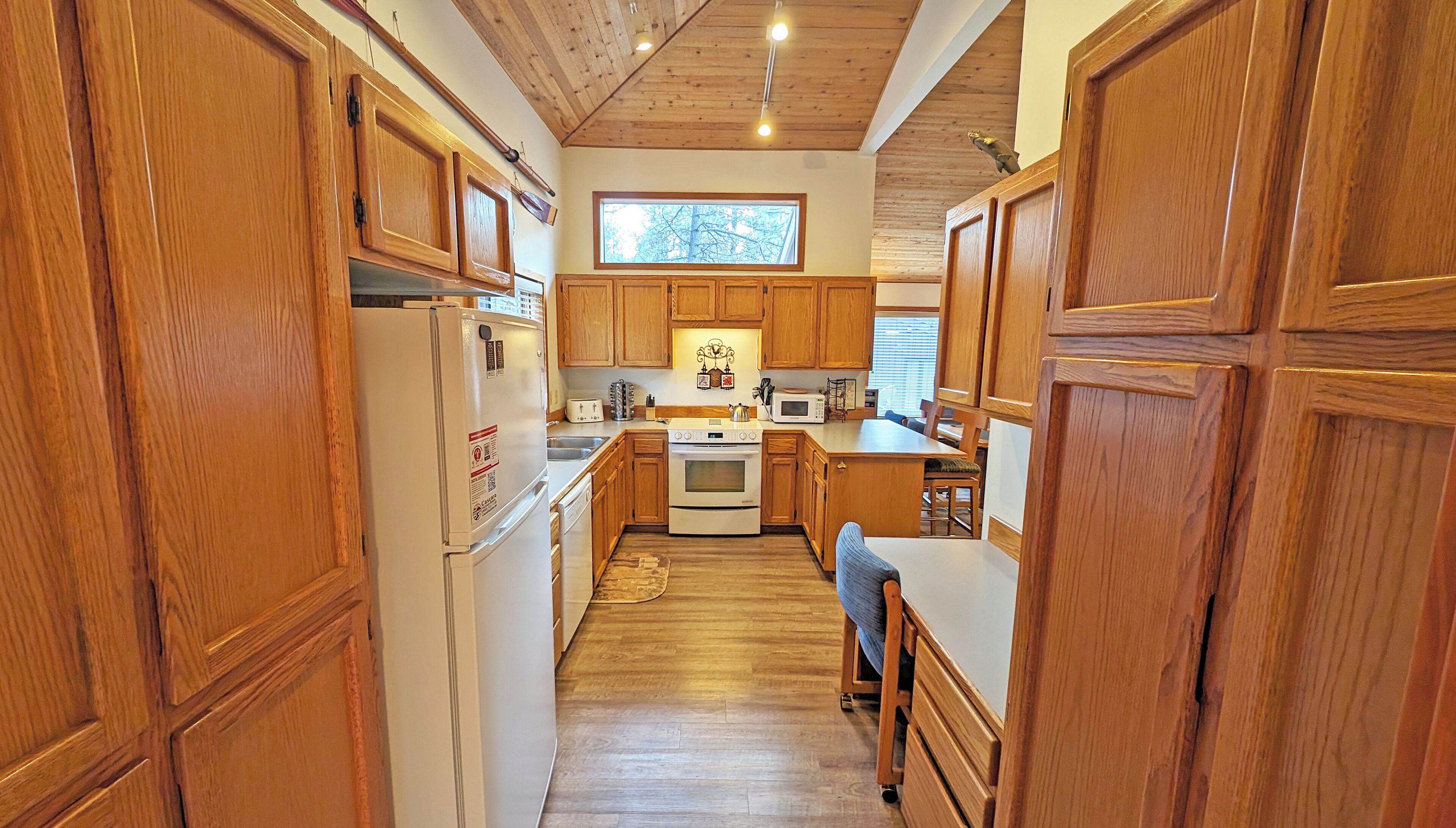 Nhà (3 Bedrooms) | Bếp riêng | Lò vi sóng, lò nướng, bếp nấu, máy rửa bát 