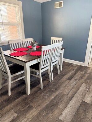 Dining - Campus Cottage: Cozy, Convenient, Captivating on Hanover College Campus (Hanover)