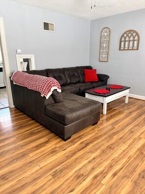 Living area - Campus Cottage: Cozy, Convenient, Captivating on Hanover College Campus (Hanover)
