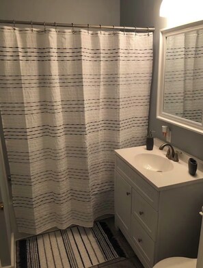 Hårtørrer, håndklæder, Sæbe, Toiletpapir