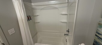 Adorable 1-bedroom apartment in nice Sammamish neighborhood