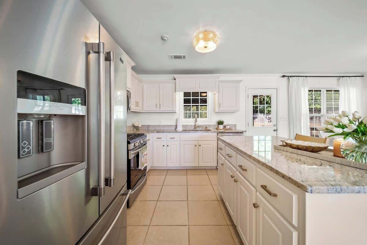 Refrigerador, microondas, horno, placa de cocina
