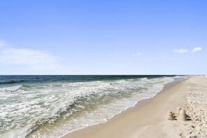 På stranden