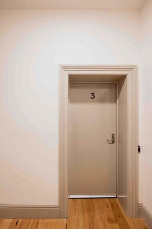 Interior - Palfreymans Arcade | Central NoHo 1 Bed Apartment - 3 (Hobart City)